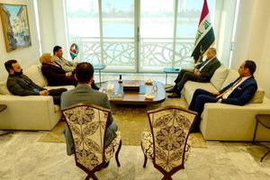وفد من البيت الوطني يلتقي رئيس الوزراء السابق مصطفى الكاظمي