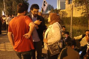الدكتوره وجدان عبد الامير نائب الامين العام للبيت الوطني تشارك في الاحتجاجات