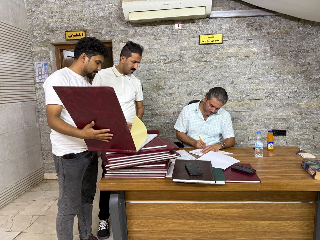 دائرة شؤون الاحزاب والتنظيمات السياسية في مفوضية الإنتخابات تزور مقر حزب البيت الوطني في بغداد